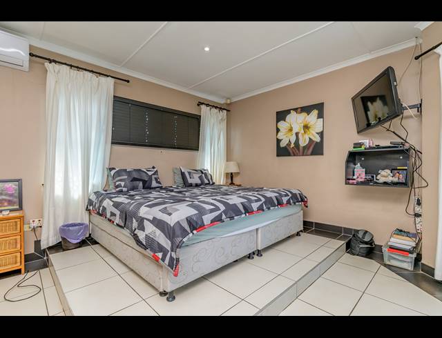 8 BEDROOM FREEHOLD FOR SALE IN WESTVILLE